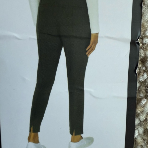 ⭐️ Firm Price ⭐️ Mario Serrani Green patterned Pants - Picture 2 of 7